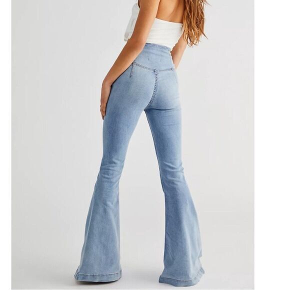 NEW Free People We the‎ Free flare jeans Curvy fit light wash, size 35 - Picture 1 of 15